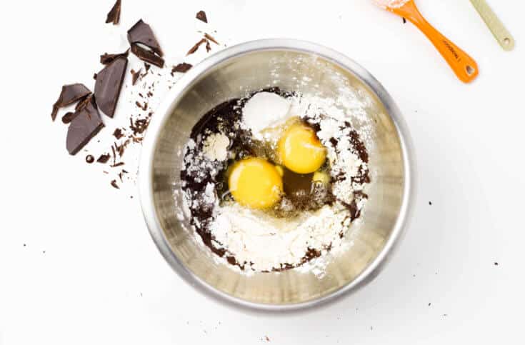 Recette de gâteau à la tasse de chocolat - Dr Axe 5 Gâteau au chocolat dans une tasse - Dr Axe