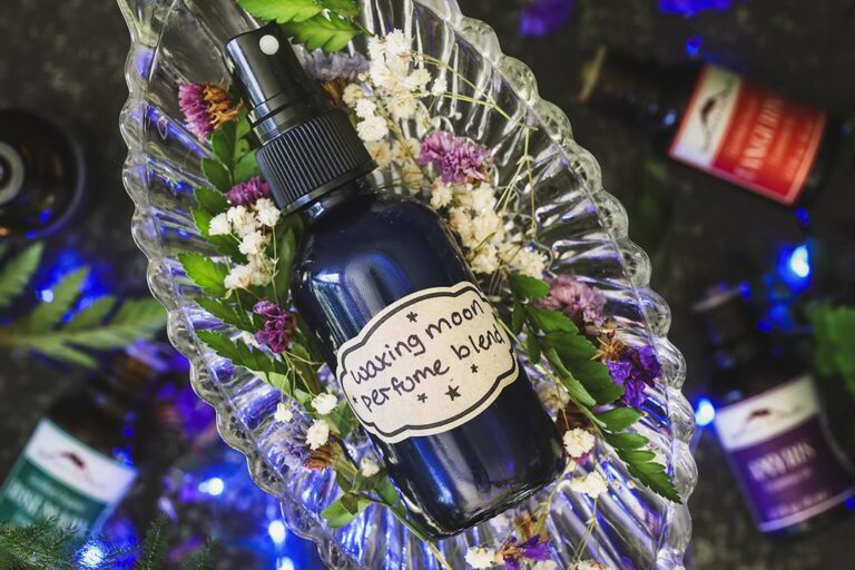 Aromathérapie de la phase de lune: spray de parfum de la lune de la cire
