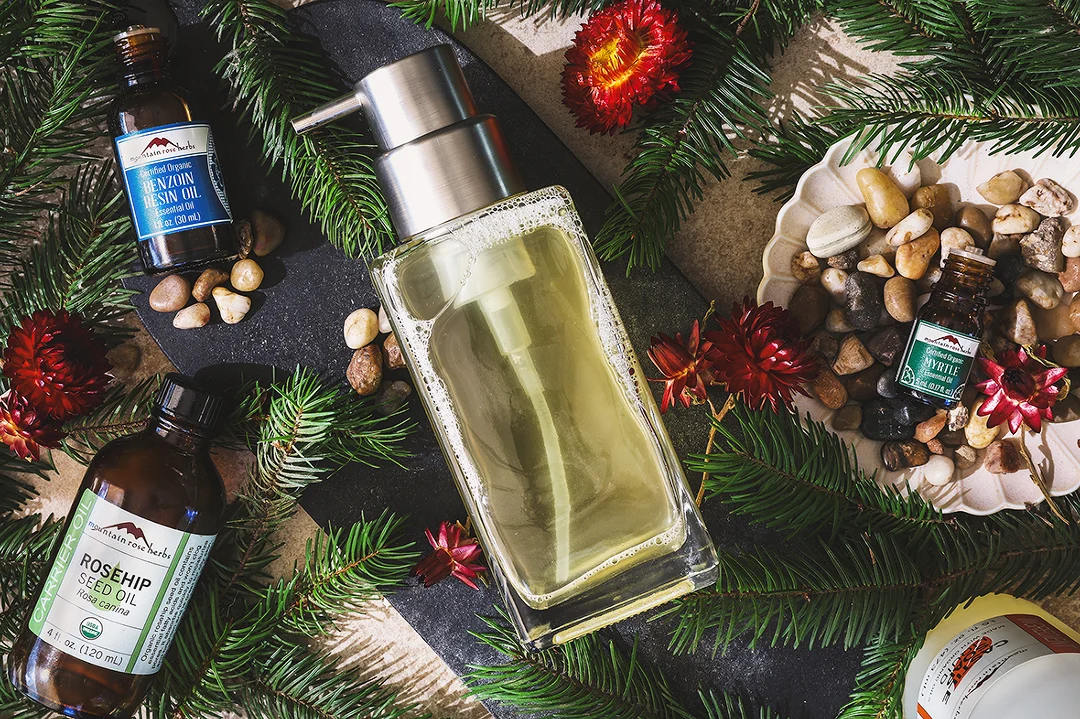 Recette de savon moussant pour les mains : parfum de conifères embrassés par la neige
